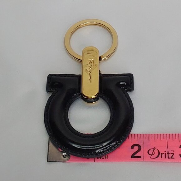SALVADOR FERRAGAMO 'GANCINI' LEATHER KEY FOB GOLD KEY RING W/ORIGINAL BOX - Picture 12 of 16